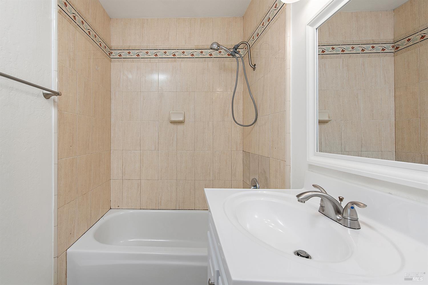 Detail Gallery Image 12 of 22 For 9701 Orion Dr, Windsor,  CA 95492 - 4 Beds | 1/1 Baths