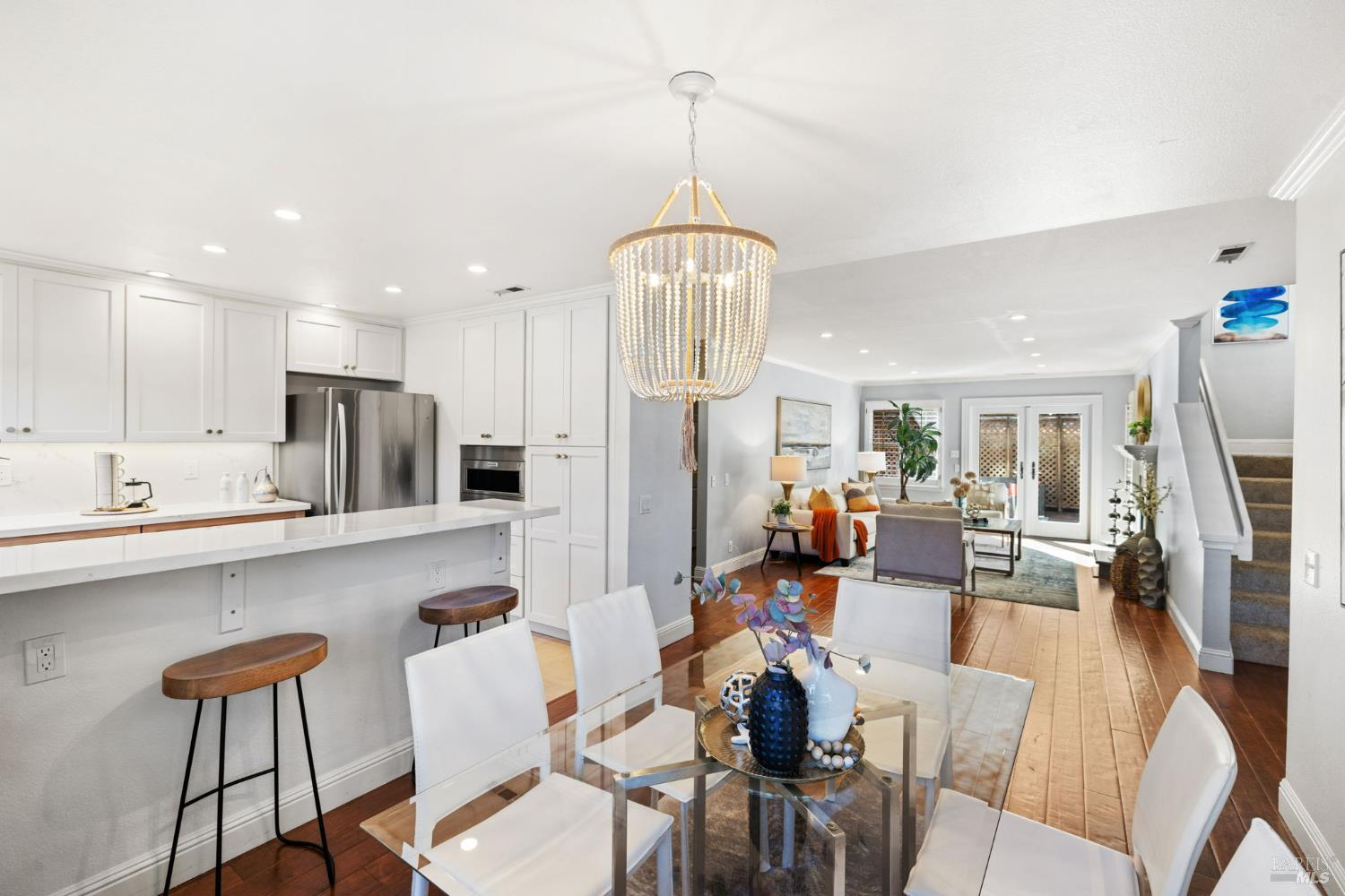 Detail Gallery Image 11 of 49 For 607 Centre Ct, Alameda,  CA 94502 - 2 Beds | 2/1 Baths