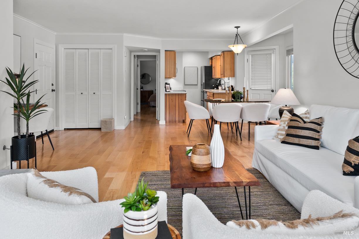 Detail Gallery Image 3 of 27 For 110 Seminary Dr 1a,  Mill Valley,  CA 94941 - 1 Beds | 1 Baths