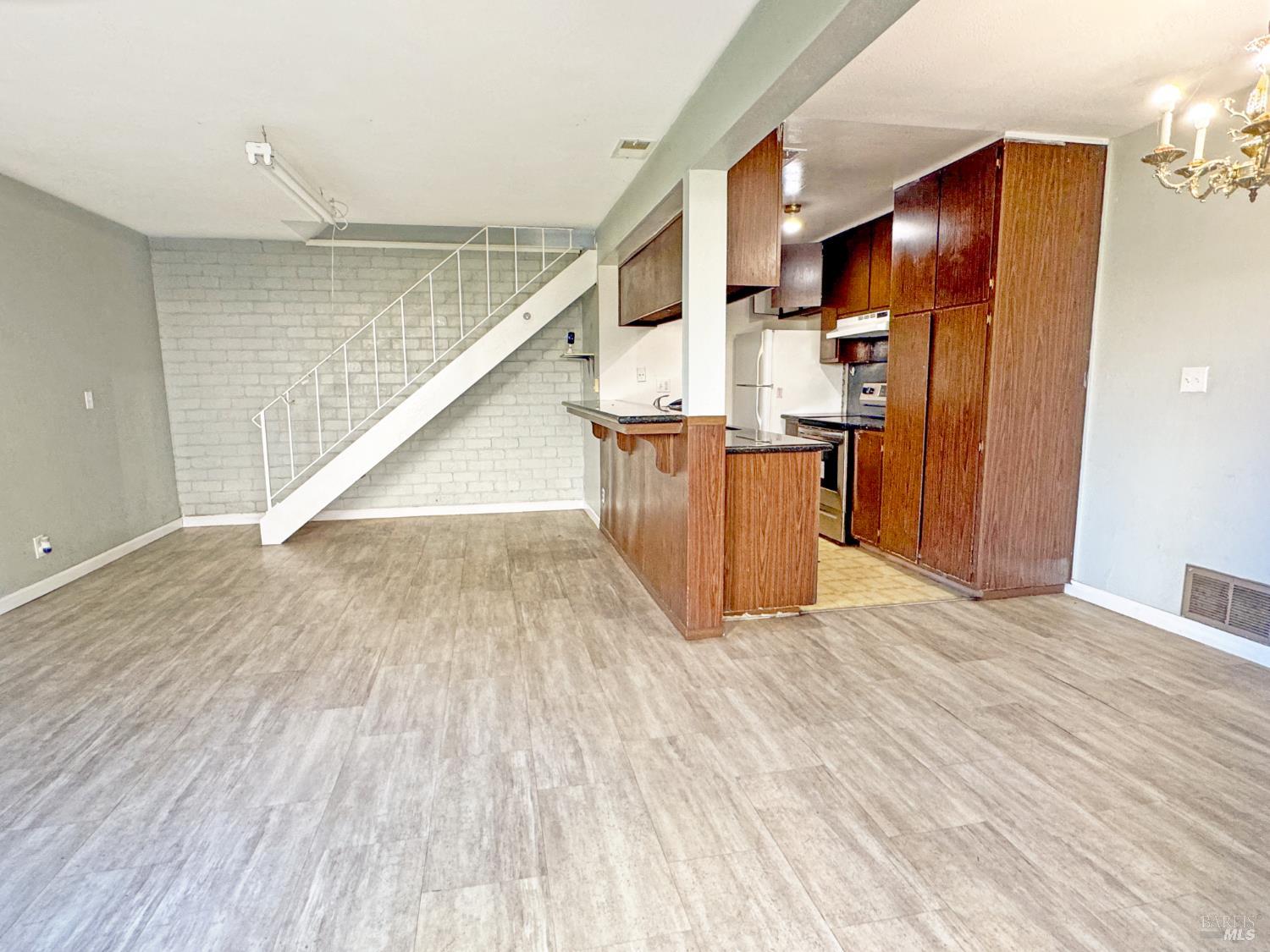 Detail Gallery Image 6 of 28 For 163 Bahia Cir, San Rafael,  CA 94901 - 2 Beds | 1 Baths
