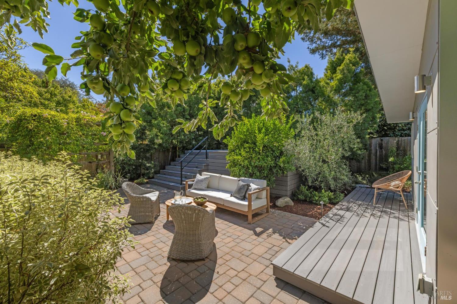 Detail Gallery Image 4 of 80 For 69 Broadmoor Ave, San Anselmo,  CA 94960 - 5 Beds | 3 Baths