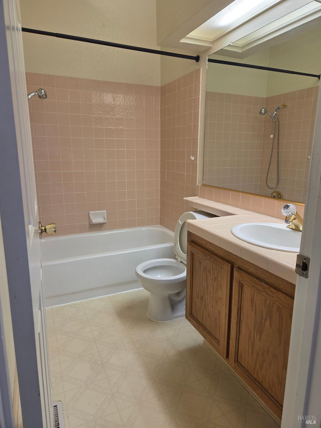 Detail Gallery Image 15 of 22 For 3032 Teak Ct, Fairfield,  CA 94533 - 4 Beds | 3 Baths