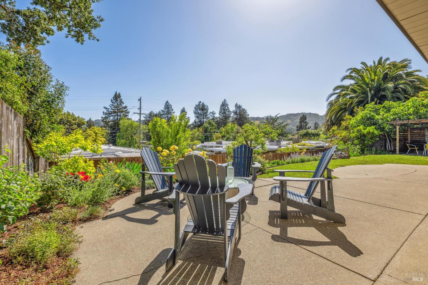 Detail Gallery Image 9 of 44 For 659 Las Colindas Rd, San Rafael,  CA 94903 - 4 Beds | 2 Baths