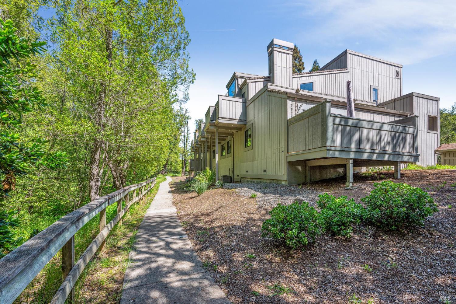 Detail Gallery Image 27 of 32 For 121 Quail Ct, Novato,  CA 94949 - 2 Beds | 2 Baths