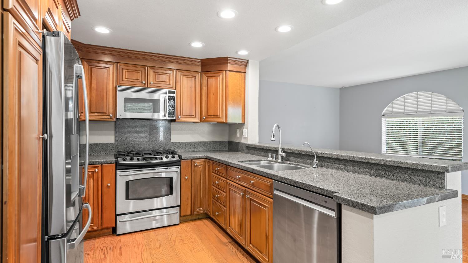 Detail Gallery Image 14 of 47 For 2474 Bay Hill Cir, Fairfield,  CA 94534 - 4 Beds | 2/1 Baths