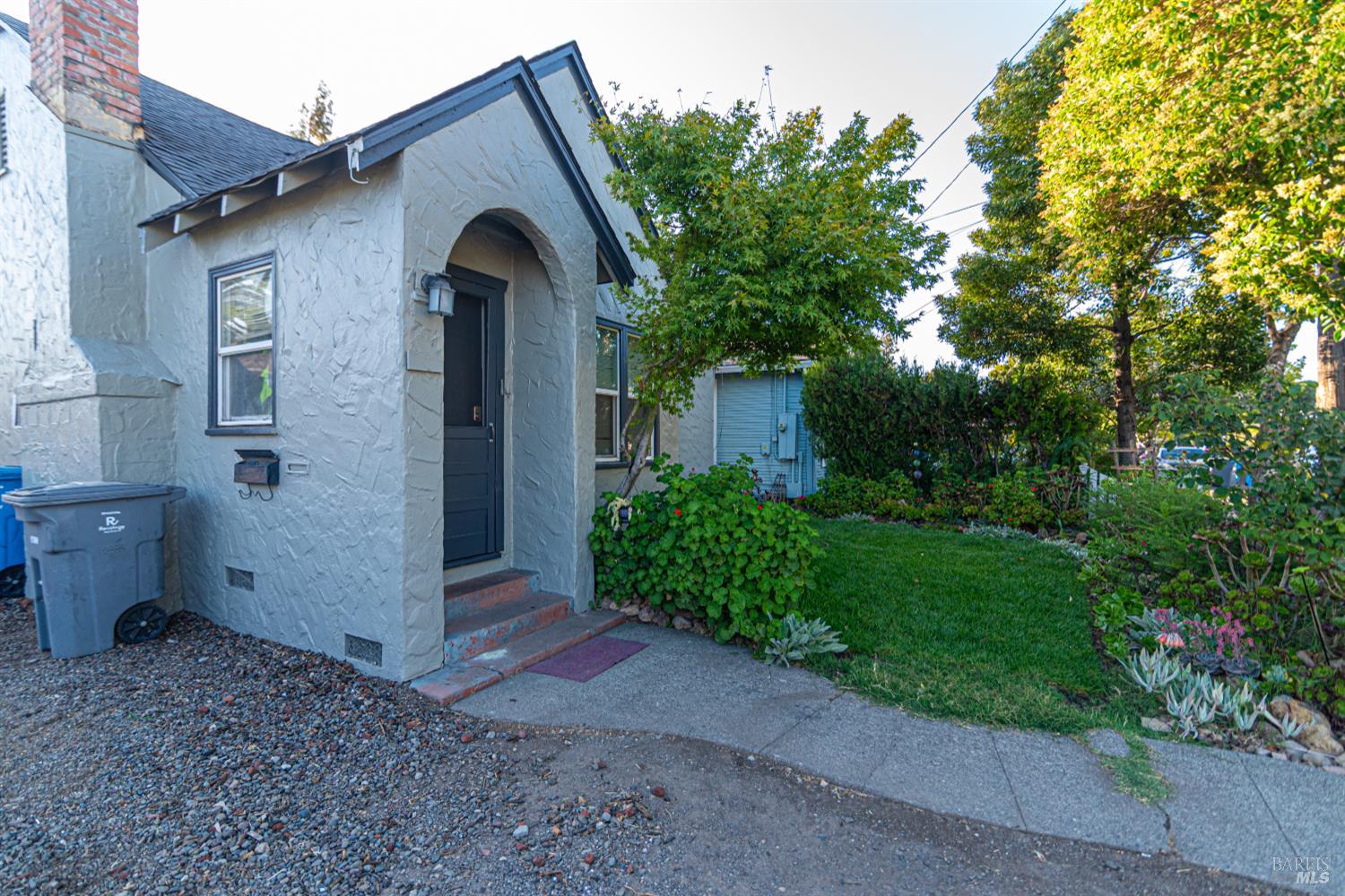 Detail Gallery Image 4 of 54 For 717 Brown St, Santa Rosa,  CA 95404 - 3 Beds | 2 Baths