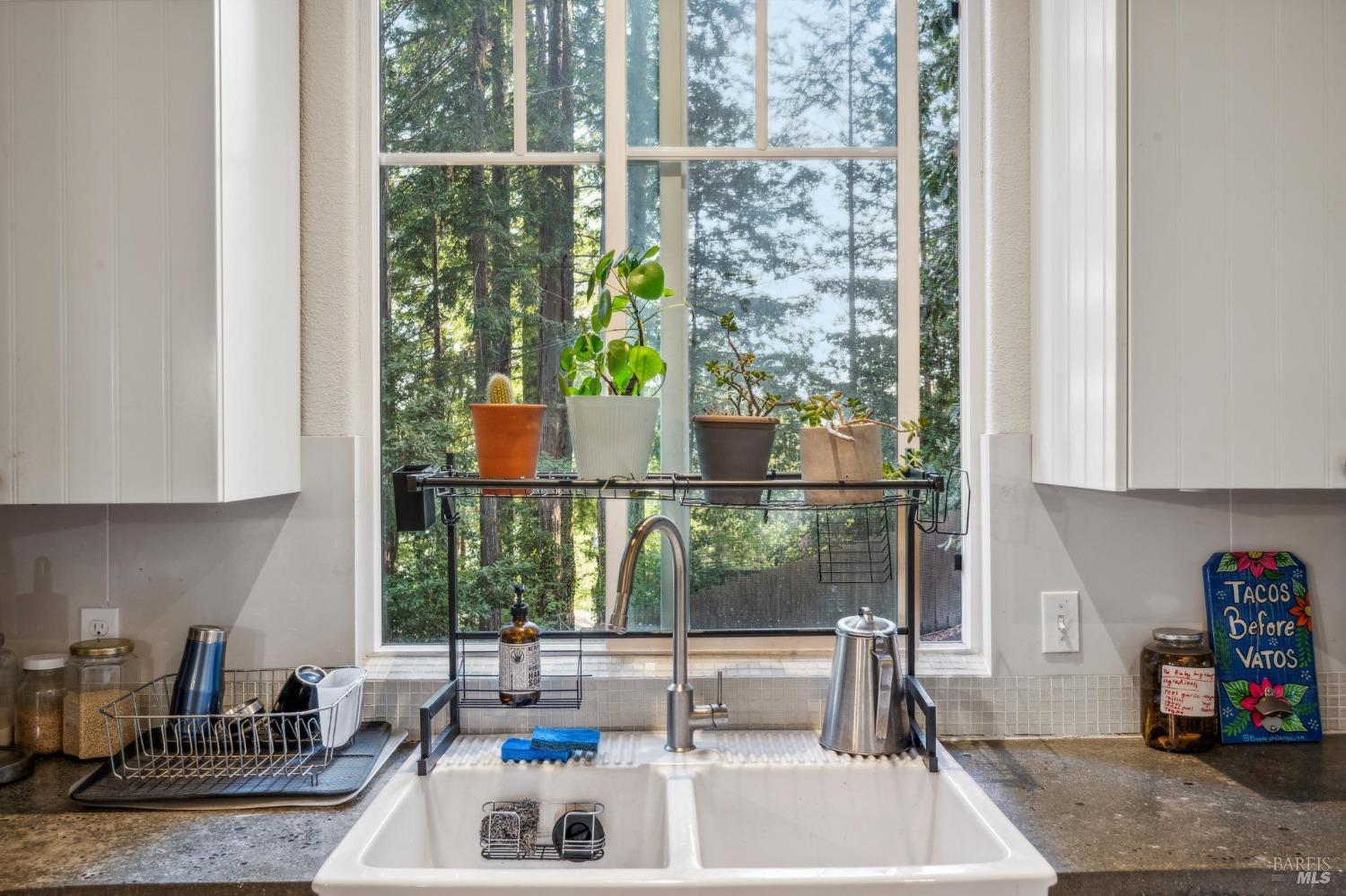 Detail Gallery Image 11 of 36 For 17506 Summit Ave, Guerneville,  CA 95446 - 6 Beds | 4 Baths