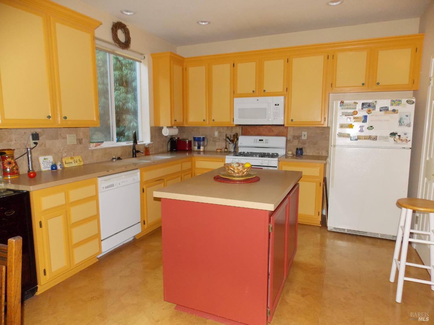 Detail Gallery Image 10 of 44 For 1349 Golf Course Dr, Windsor,  CA 95492 - 3 Beds | 2/1 Baths