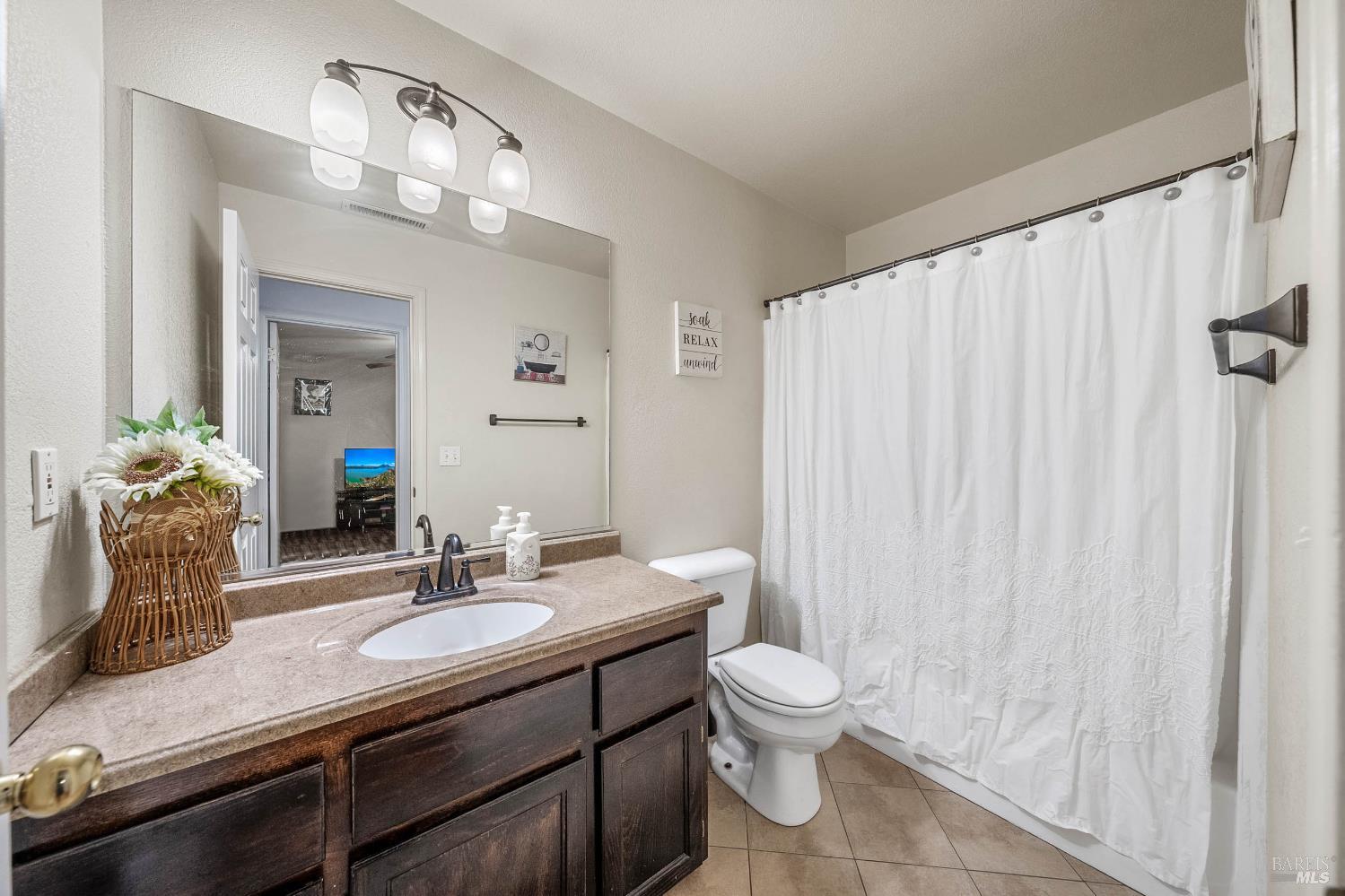 Detail Gallery Image 33 of 63 For 18164 Fishhook Ct, Hidden Valley Lake,  CA 95467 - 5 Beds | 3 Baths