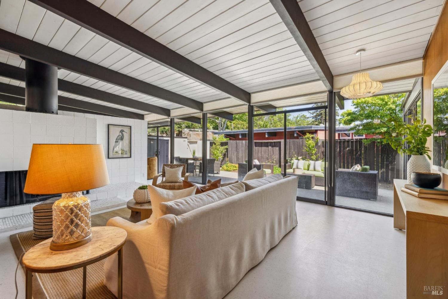 Detail Gallery Image 15 of 44 For 659 Las Colindas Rd, San Rafael,  CA 94903 - 4 Beds | 2 Baths