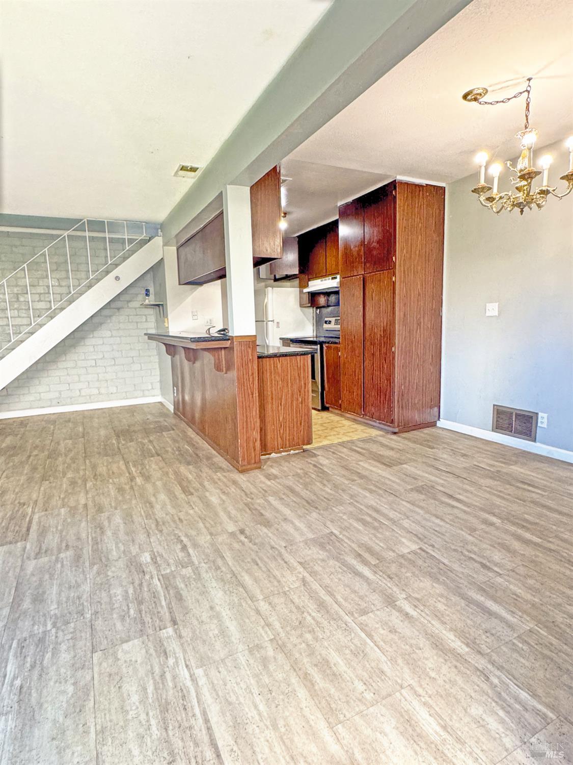 Detail Gallery Image 15 of 28 For 163 Bahia Cir, San Rafael,  CA 94901 - 2 Beds | 1 Baths