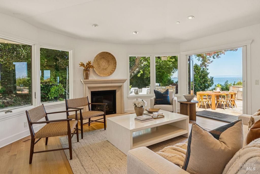 Detail Gallery Image 15 of 48 For 90 Taylor Rd, Tiburon,  CA 94920 - 5 Beds | 5/1 Baths