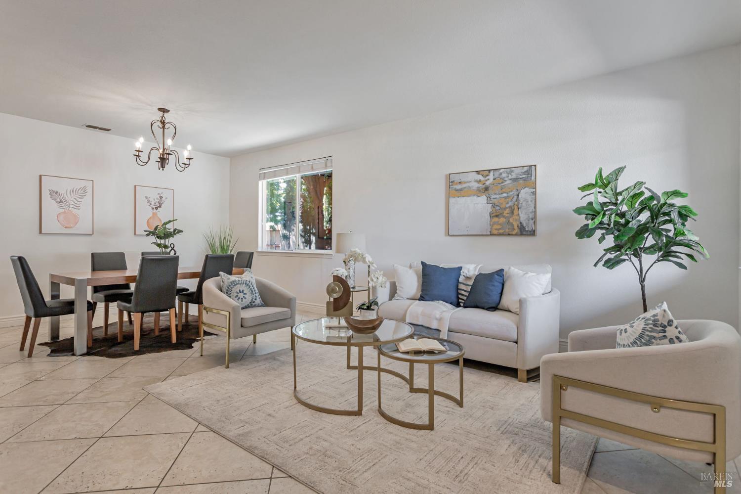 Detail Gallery Image 7 of 54 For 1048 Stillspring Dr, Vacaville,  CA 95687 - 5 Beds | 3 Baths