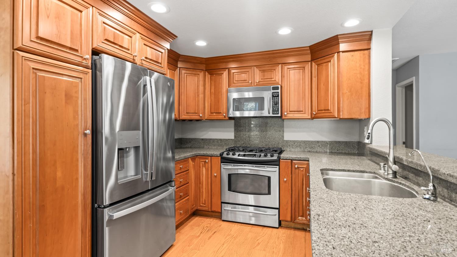 Detail Gallery Image 16 of 47 For 2474 Bay Hill Cir, Fairfield,  CA 94534 - 4 Beds | 2/1 Baths