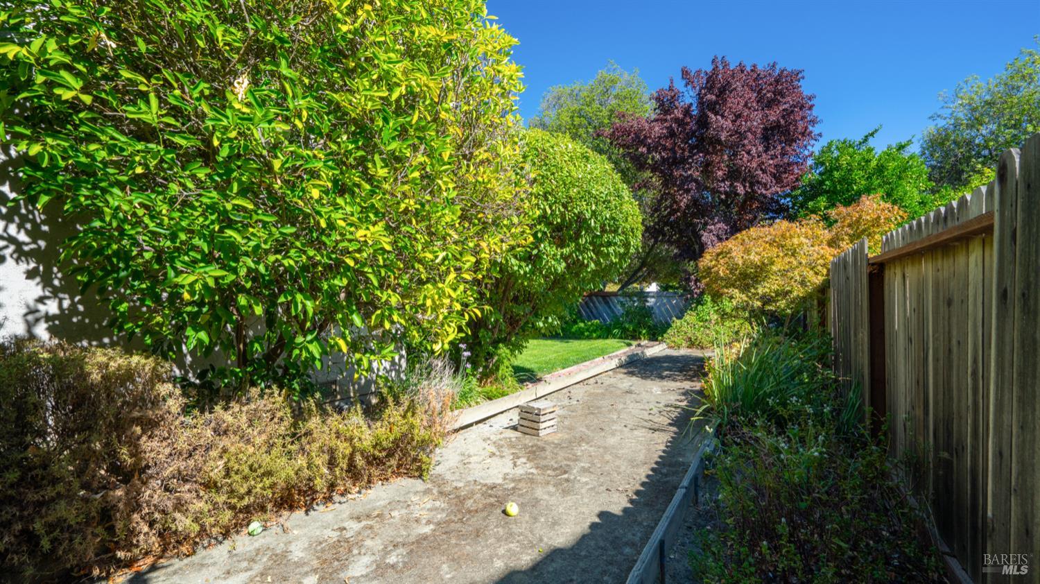 Detail Gallery Image 43 of 47 For 2474 Bay Hill Cir, Fairfield,  CA 94534 - 4 Beds | 2/1 Baths