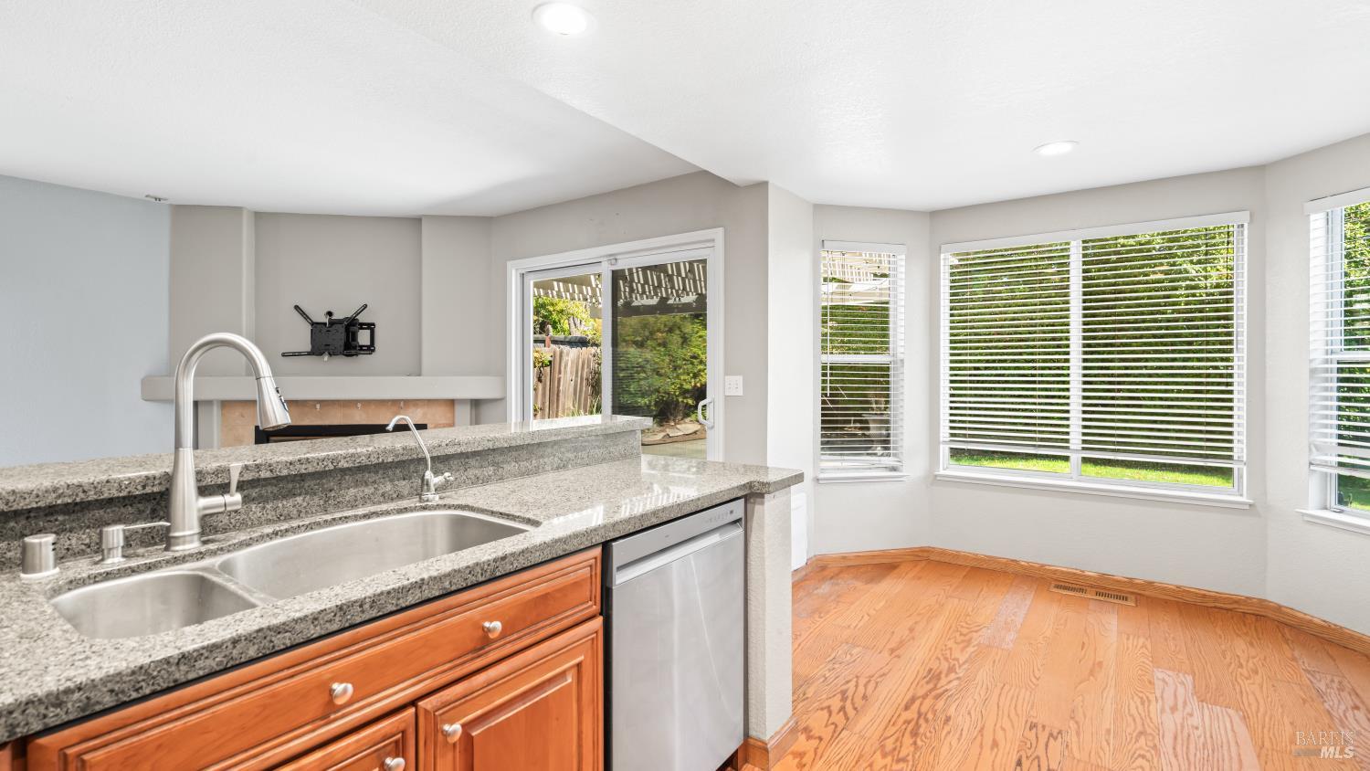 Detail Gallery Image 17 of 47 For 2474 Bay Hill Cir, Fairfield,  CA 94534 - 4 Beds | 2/1 Baths