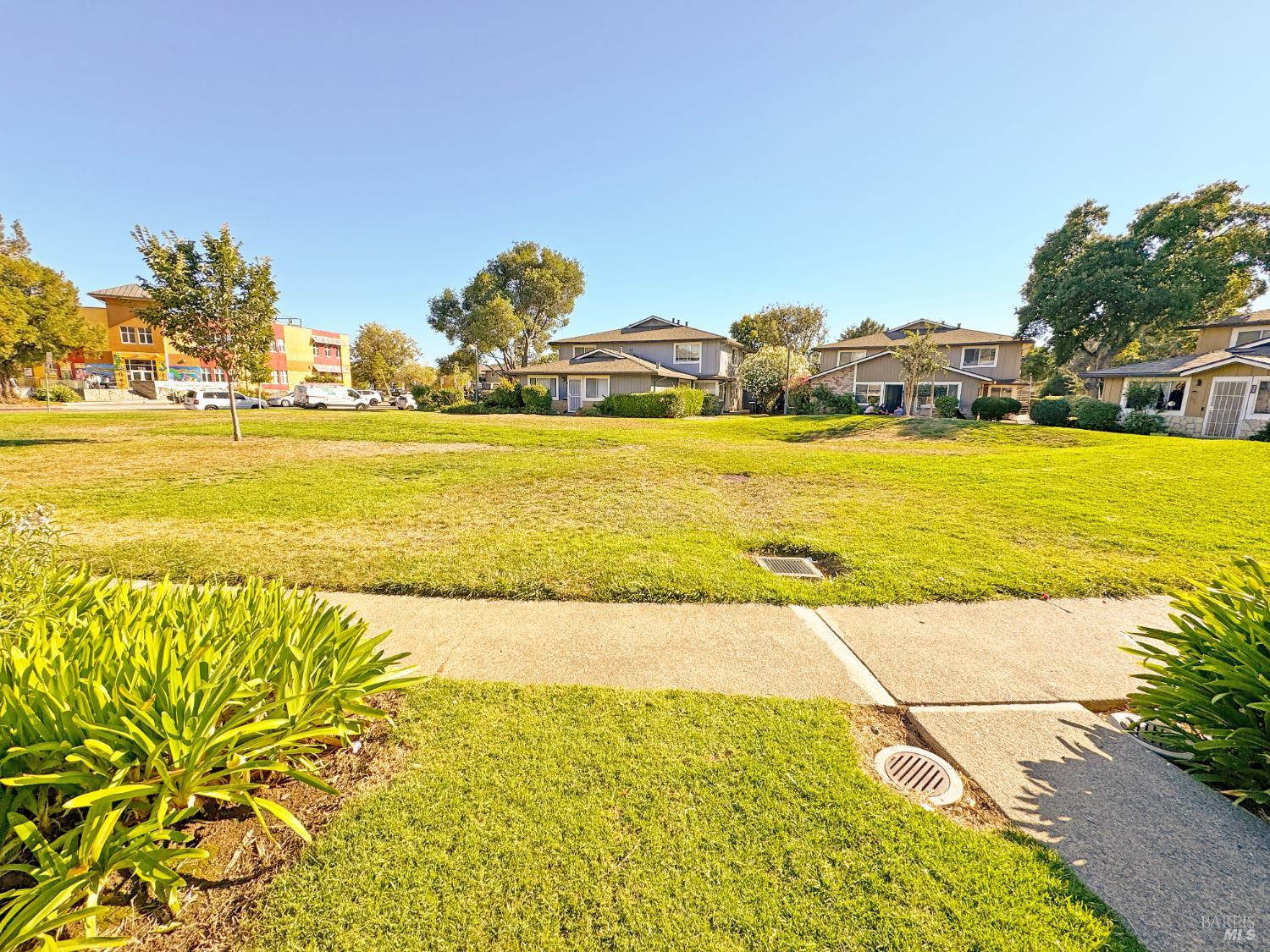 Detail Gallery Image 5 of 28 For 163 Bahia Cir, San Rafael,  CA 94901 - 2 Beds | 1 Baths
