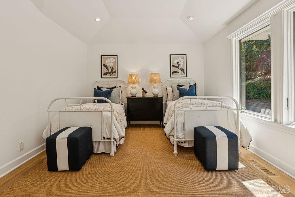 Detail Gallery Image 28 of 48 For 90 Taylor Rd, Tiburon,  CA 94920 - 5 Beds | 5/1 Baths