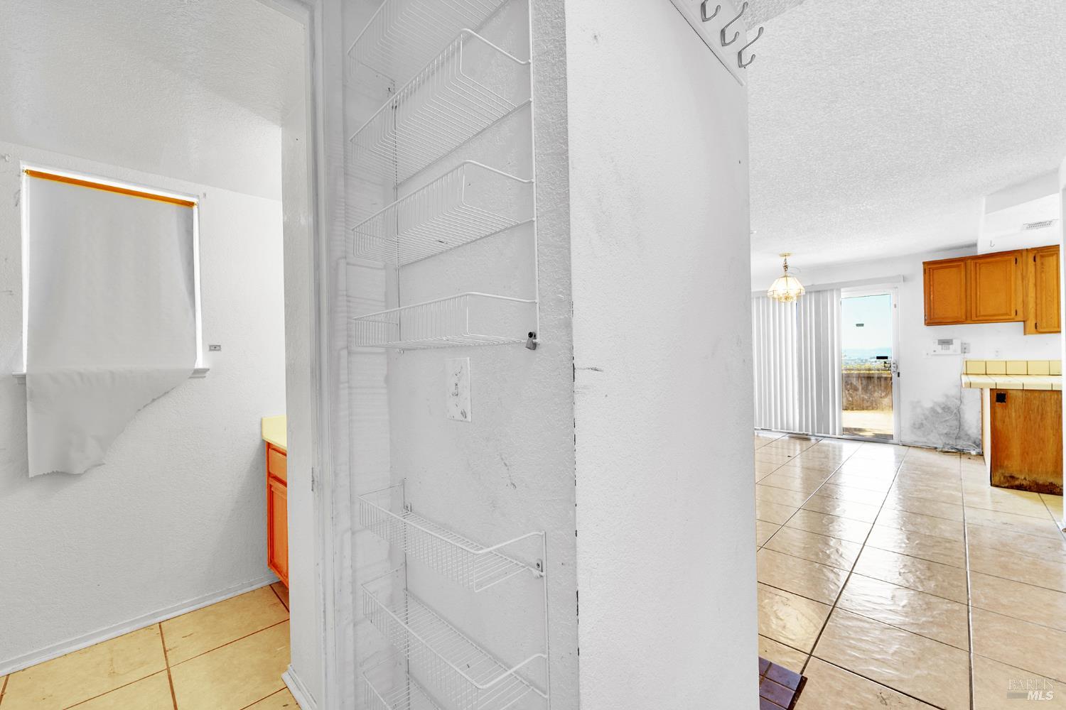 Detail Gallery Image 21 of 46 For 453 Knight Cir, Vallejo,  CA 94591 - 3 Beds | 2/1 Baths