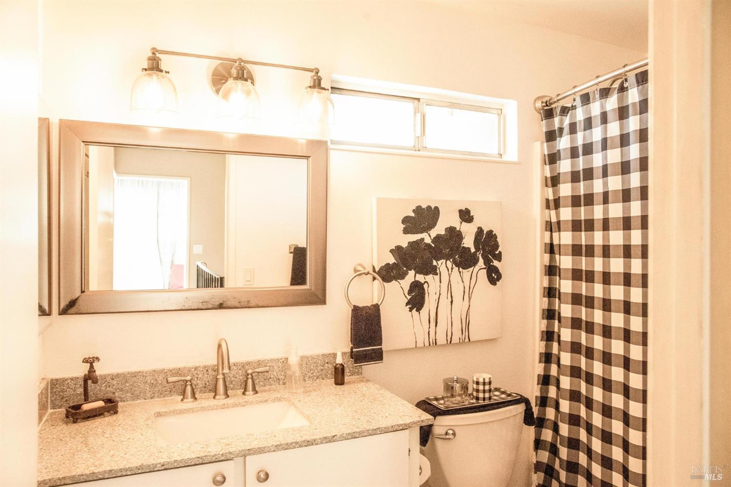 Detail Gallery Image 21 of 32 For 936 Edith Ct, Rohnert Park,  CA 94928 - 6 Beds | 2/1 Baths
