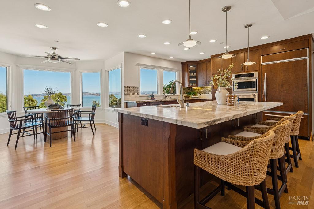 Detail Gallery Image 3 of 48 For 90 Taylor Rd, Tiburon,  CA 94920 - 5 Beds | 5/1 Baths