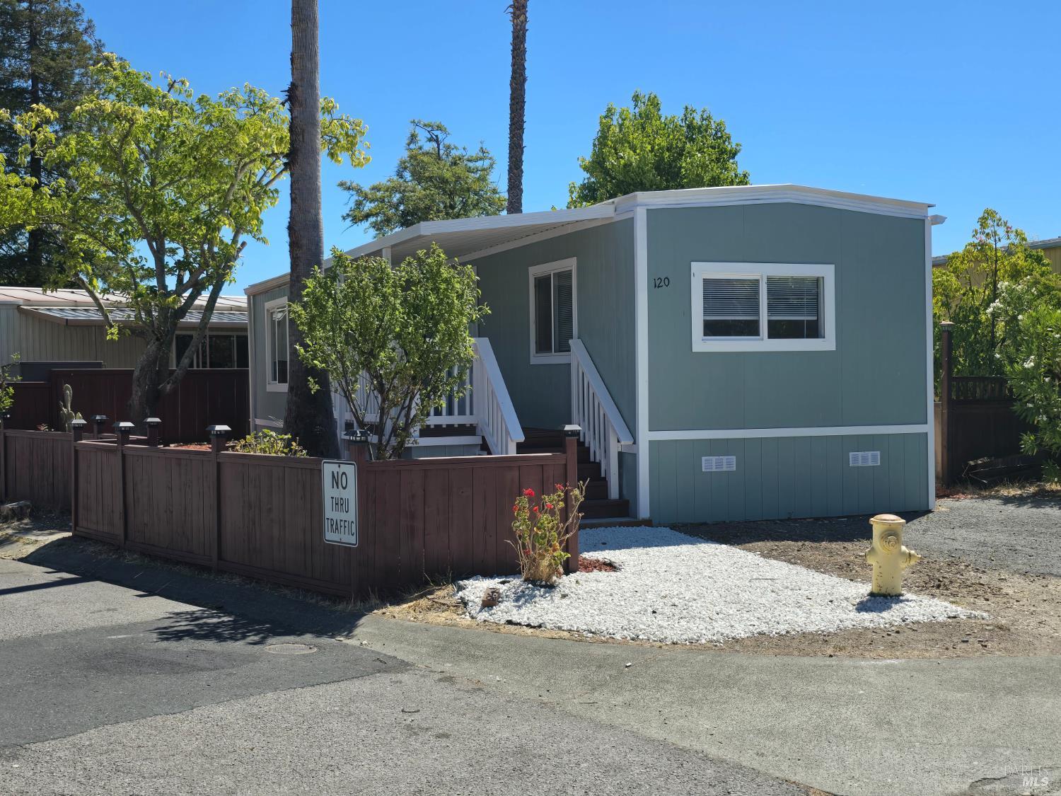 Detail Gallery Image 13 of 14 For 120 Bryce Canyon Rd, San Rafael,  CA 94903 - 3 Beds | 2 Baths