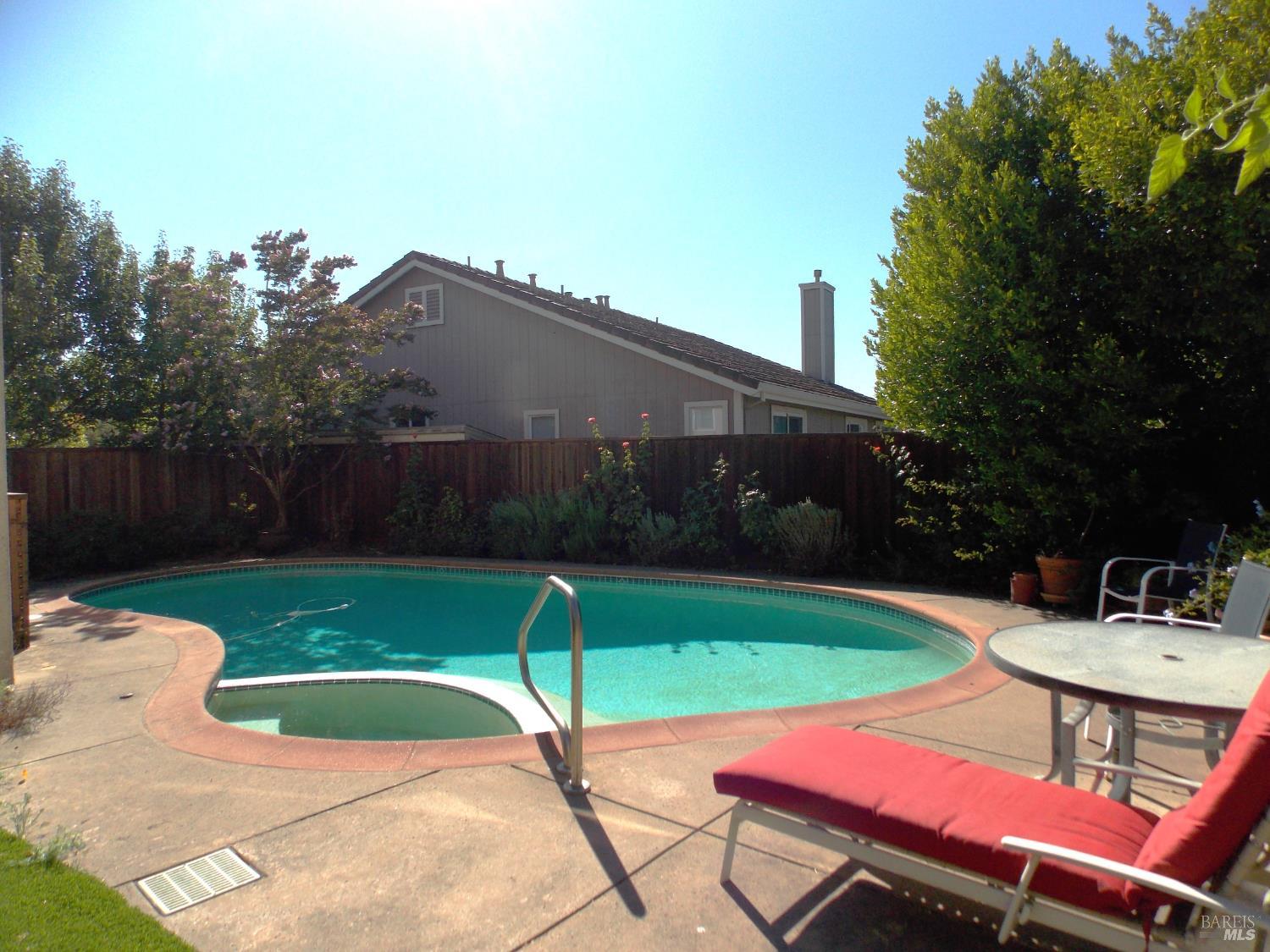 Detail Gallery Image 37 of 44 For 1349 Golf Course Dr, Windsor,  CA 95492 - 3 Beds | 2/1 Baths