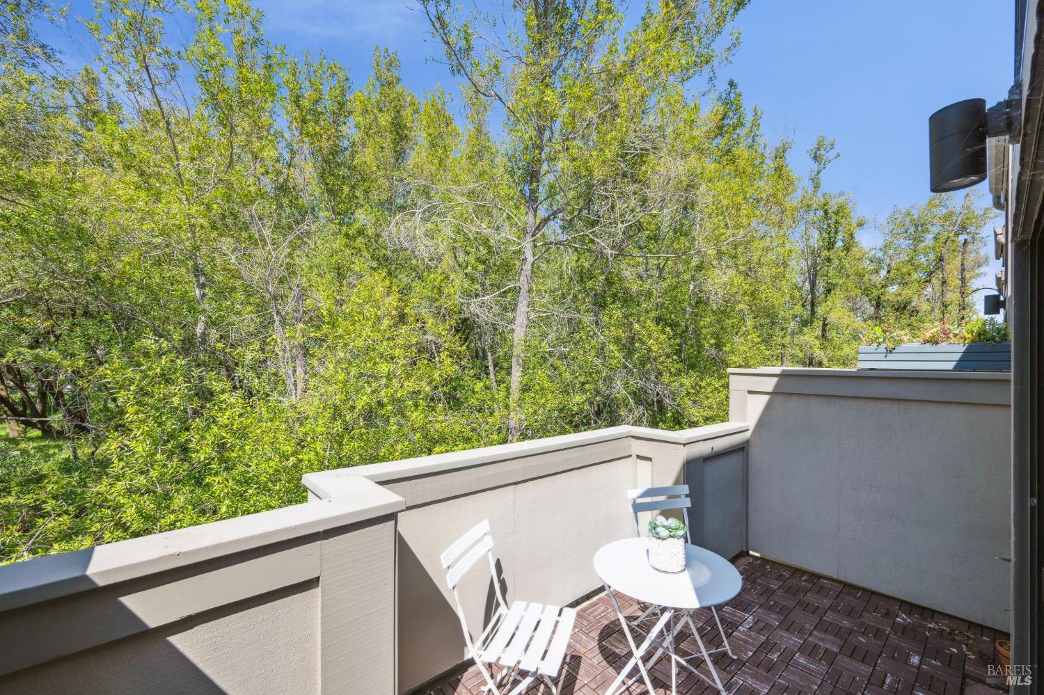 Detail Gallery Image 25 of 32 For 121 Quail Ct, Novato,  CA 94949 - 2 Beds | 2 Baths