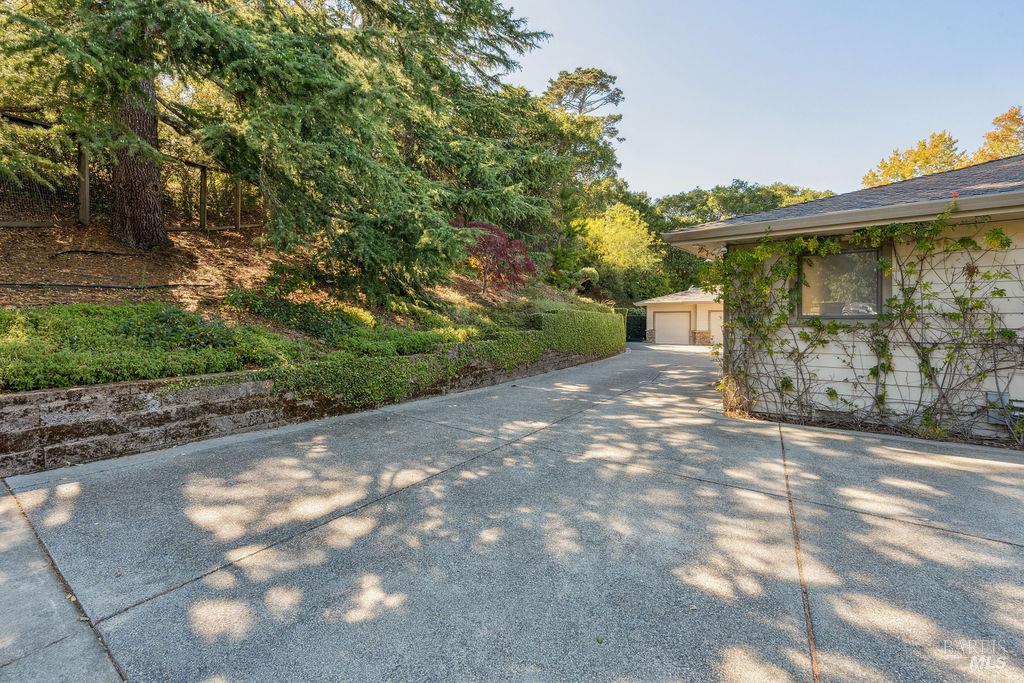 Detail Gallery Image 45 of 48 For 90 Taylor Rd, Tiburon,  CA 94920 - 5 Beds | 5/1 Baths