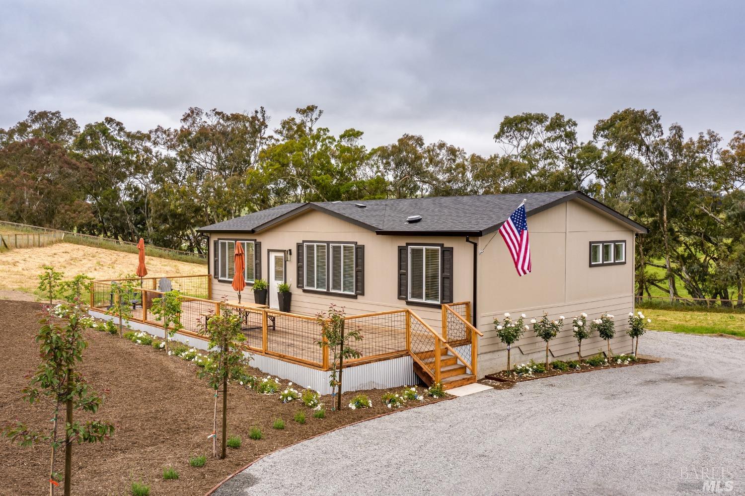 Detail Gallery Image 8 of 33 For 391 King Rd, Petaluma,  CA 94952 - 3 Beds | 2 Baths