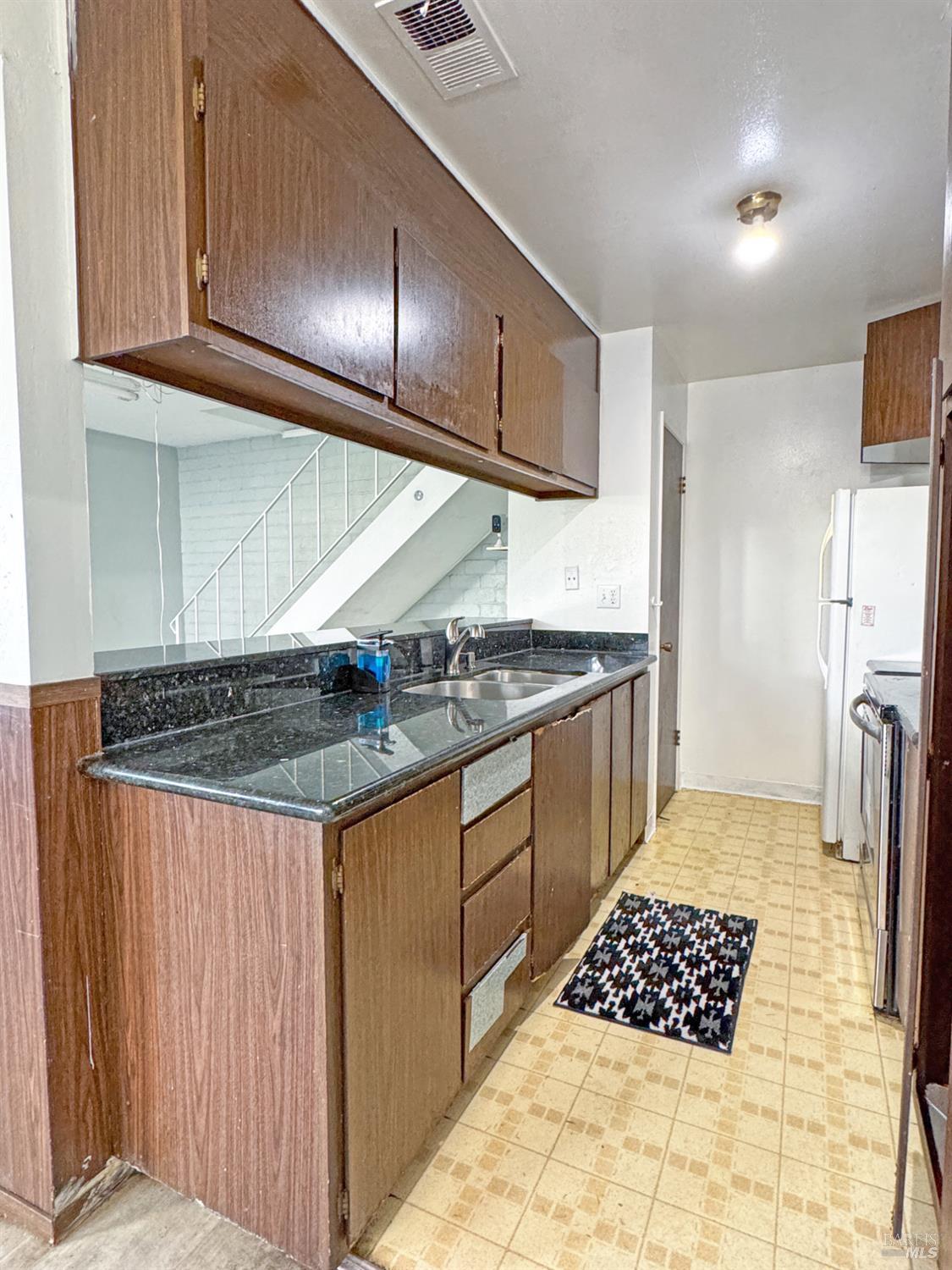 Detail Gallery Image 10 of 28 For 163 Bahia Cir, San Rafael,  CA 94901 - 2 Beds | 1 Baths