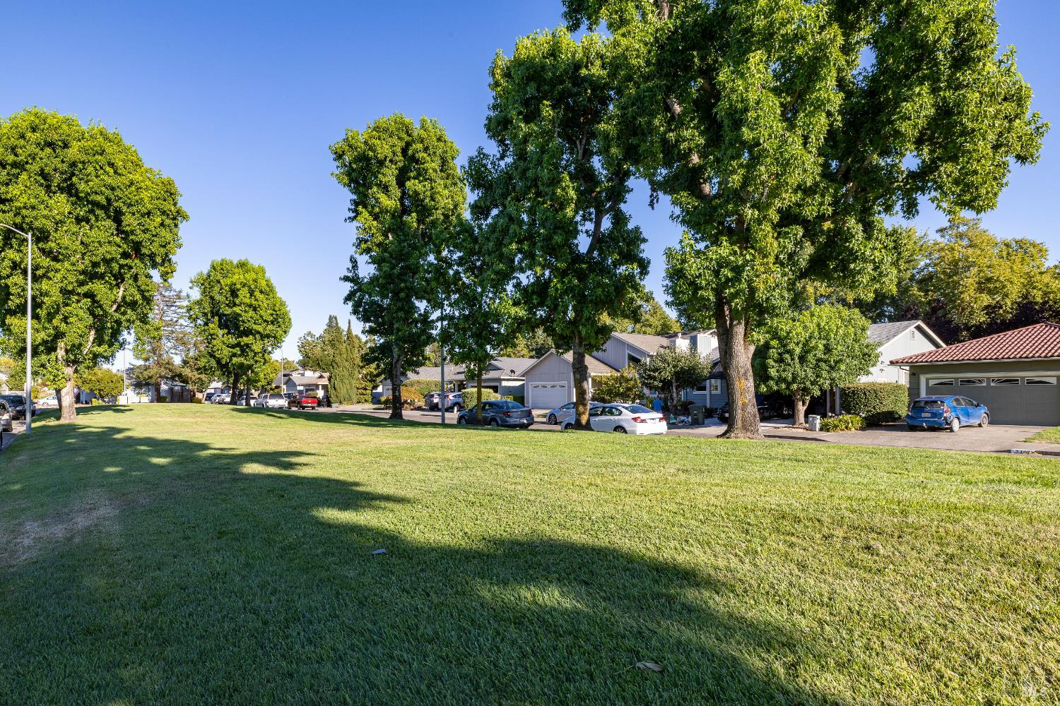 Detail Gallery Image 29 of 37 For 2484 College Park Cir, Santa Rosa,  CA 95401 - 3 Beds | 2 Baths