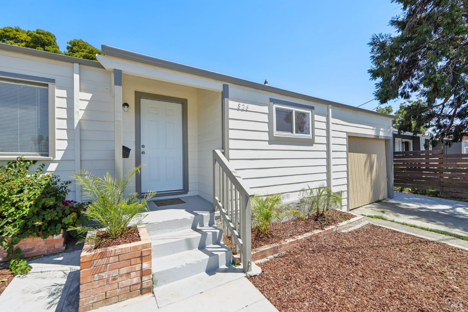 Detail Gallery Image 2 of 29 For 826 Amador St, Richmond,  CA 94805 - 2 Beds | 1 Baths