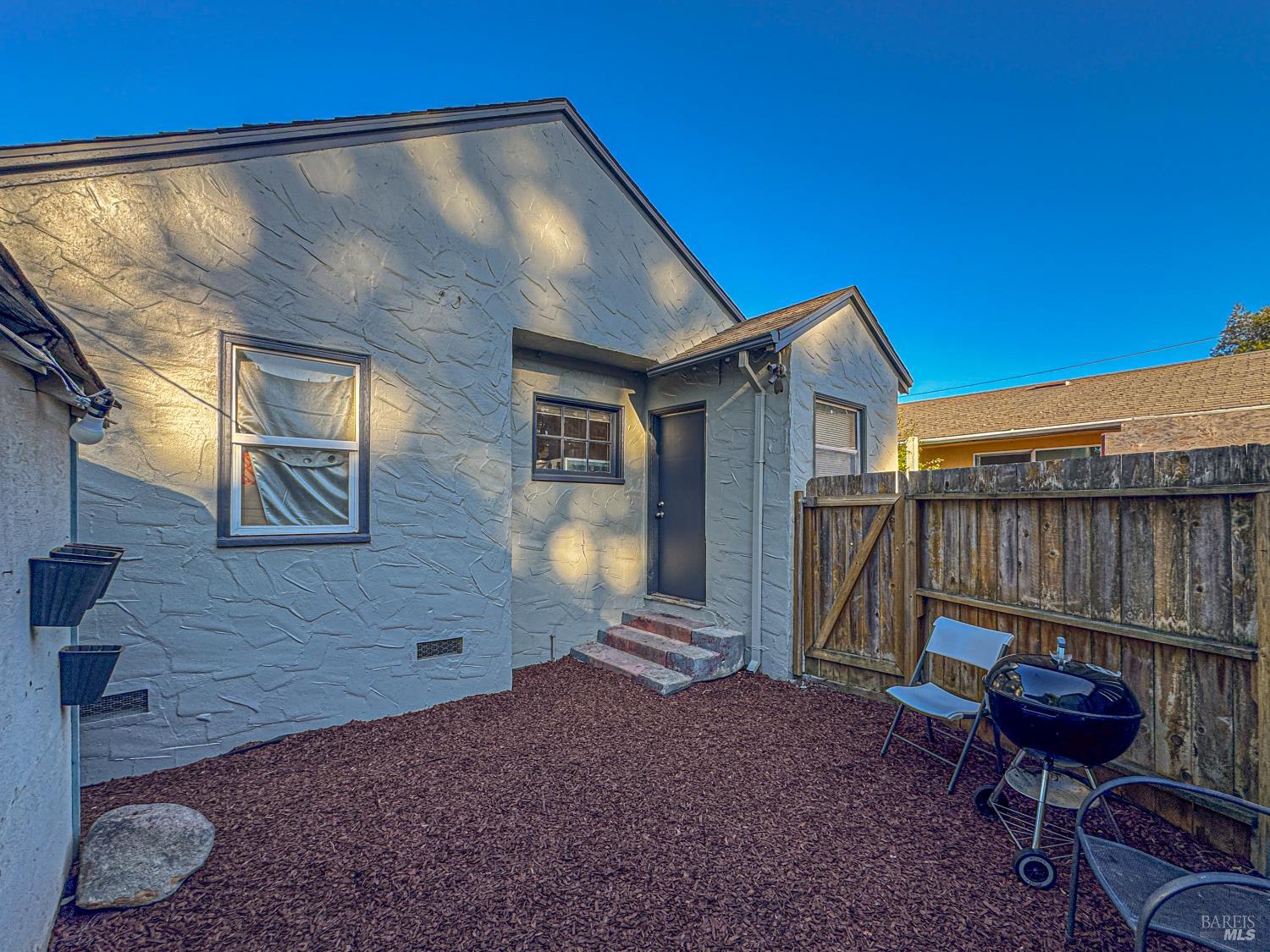Detail Gallery Image 33 of 54 For 717 Brown St, Santa Rosa,  CA 95404 - 3 Beds | 2 Baths