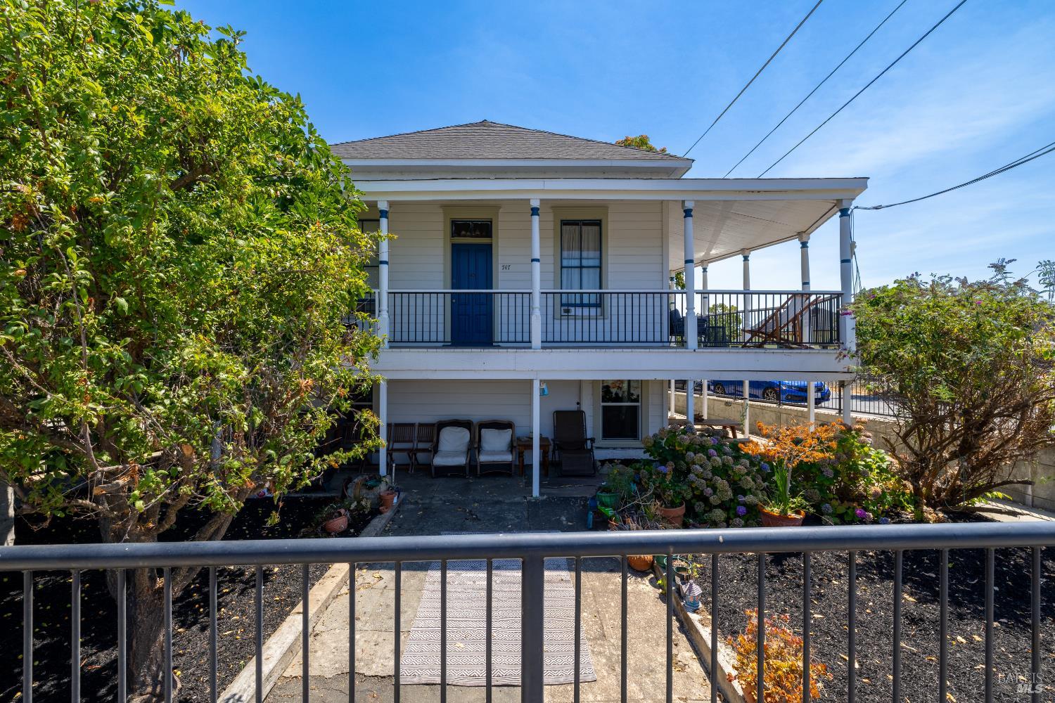 Detail Gallery Image 3 of 24 For 747 3rd St a + B,  Napa,  CA 94559 - 6 Beds | 3 Baths