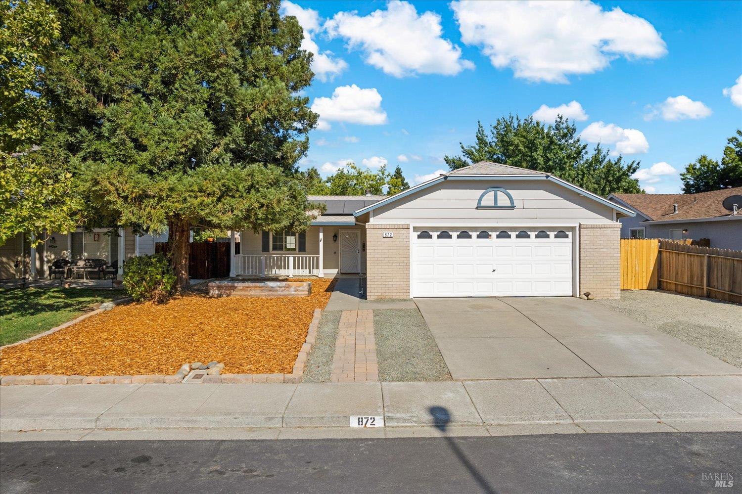 Detail Gallery Image 1 of 75 For 872 Flint Way, Vacaville,  CA 95687 - 3 Beds | 2 Baths