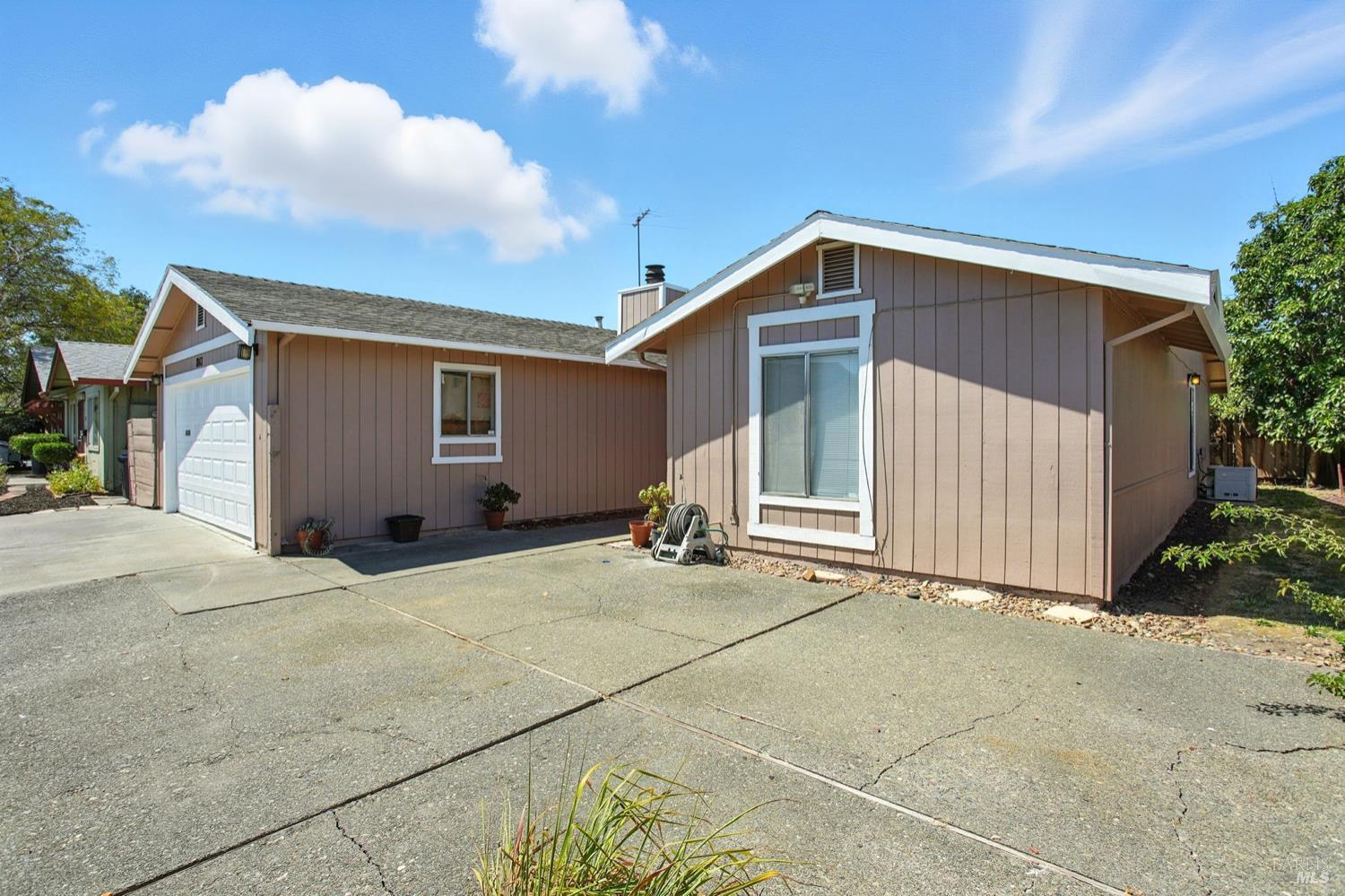 Detail Gallery Image 3 of 26 For 1843 Santa Monica St, Fairfield,  CA 94533 - 3 Beds | 2 Baths