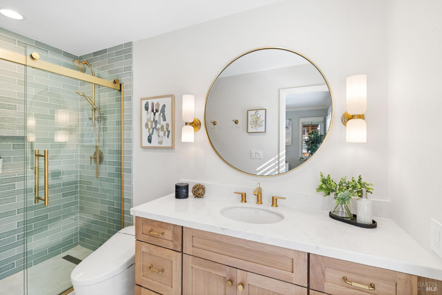 Detail Gallery Image 34 of 49 For 607 Centre Ct, Alameda,  CA 94502 - 2 Beds | 2/1 Baths
