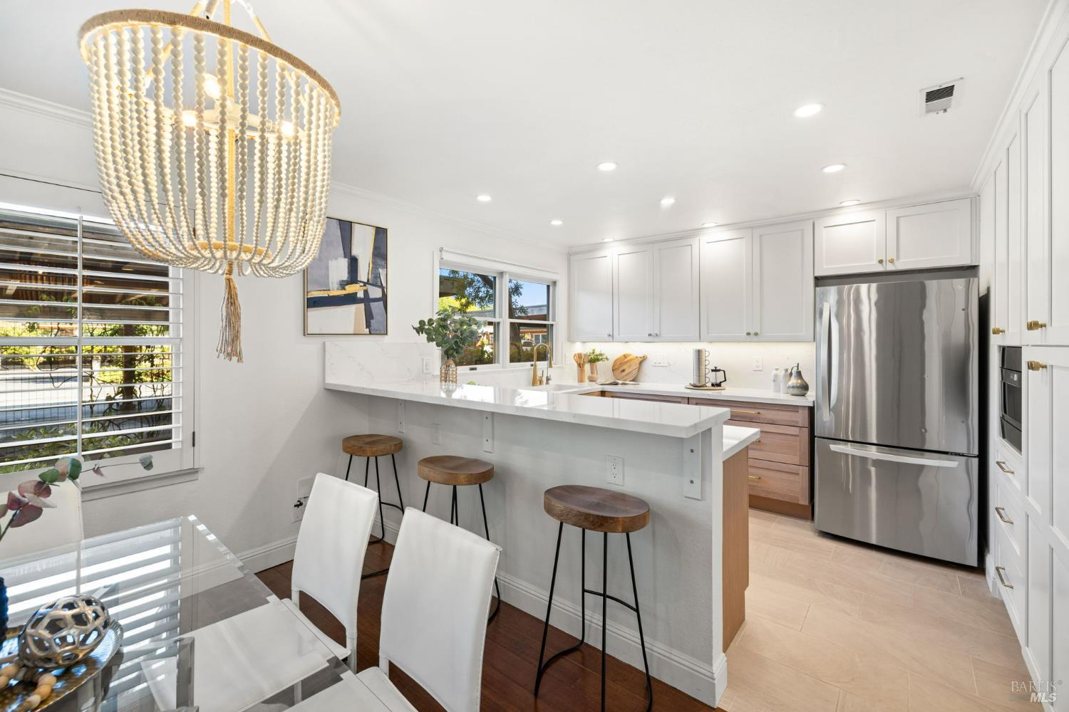 Detail Gallery Image 12 of 49 For 607 Centre Ct, Alameda,  CA 94502 - 2 Beds | 2/1 Baths