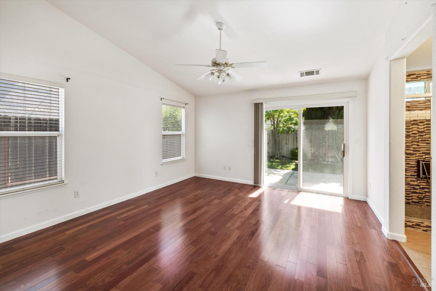 Detail Gallery Image 21 of 40 For 3283 Lagunita Cir, Fairfield,  CA 94533 - 4 Beds | 2 Baths