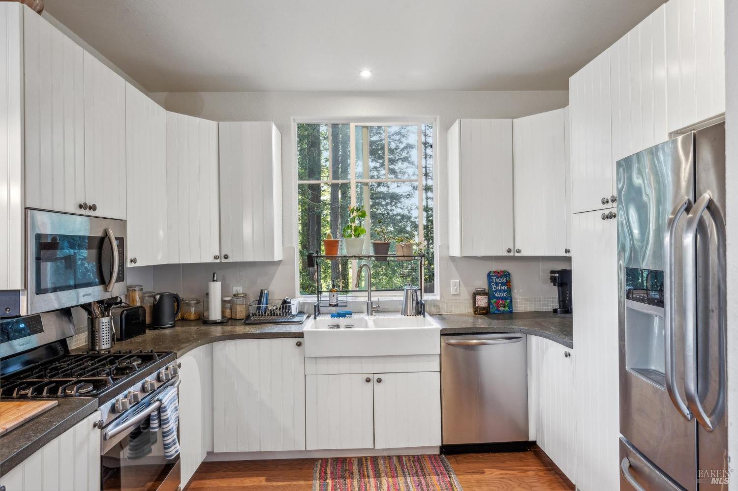 Detail Gallery Image 10 of 36 For 17506 Summit Ave, Guerneville,  CA 95446 - 6 Beds | 4 Baths