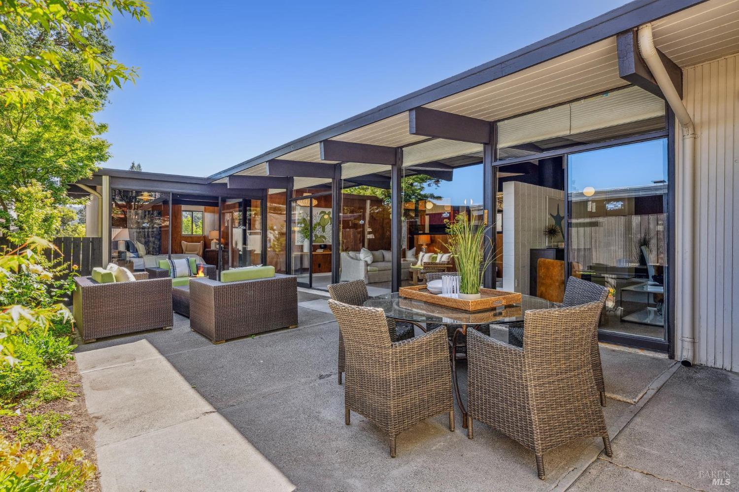 Detail Gallery Image 24 of 44 For 659 Las Colindas Rd, San Rafael,  CA 94903 - 4 Beds | 2 Baths