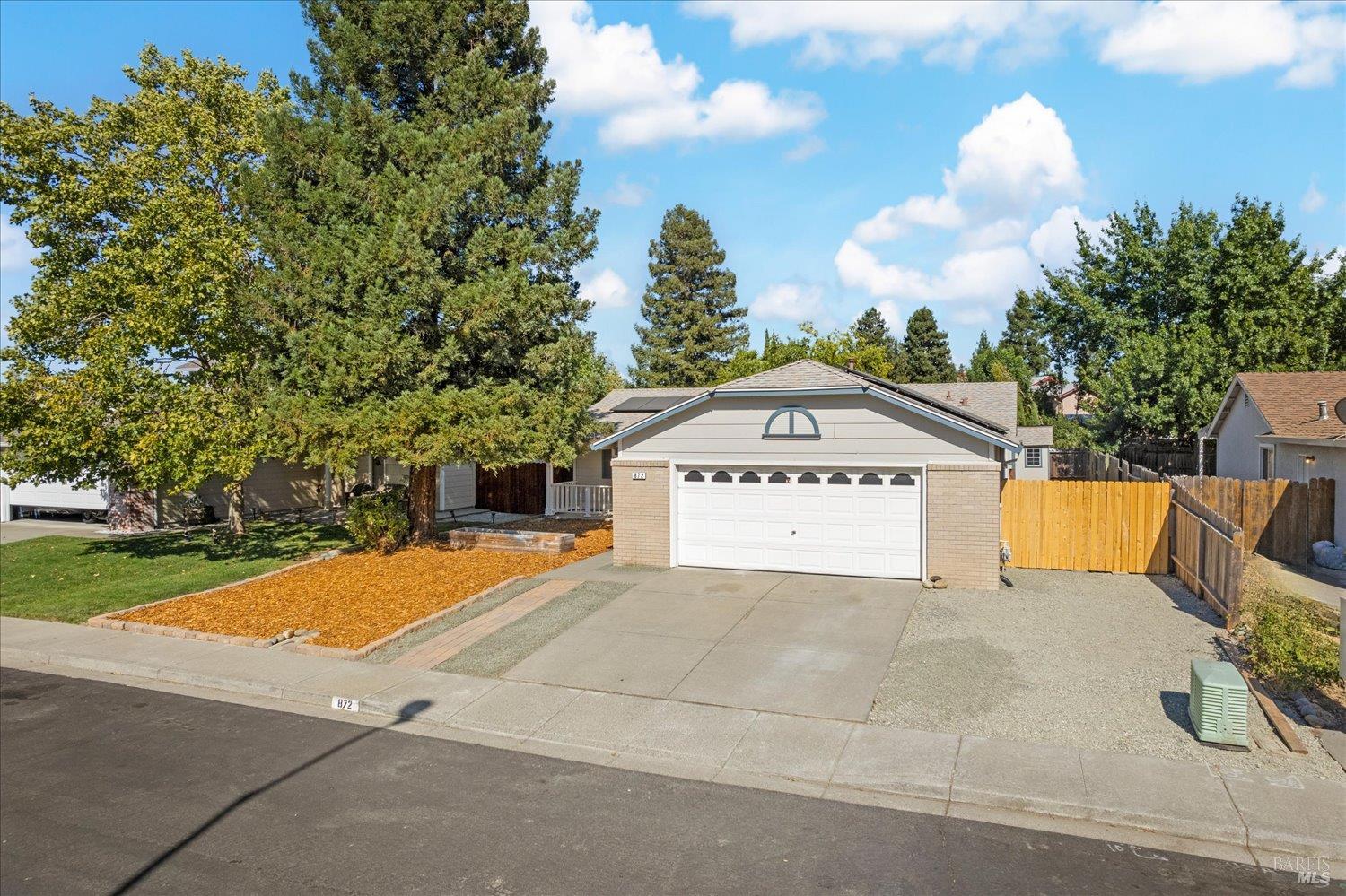 Detail Gallery Image 3 of 75 For 872 Flint Way, Vacaville,  CA 95687 - 3 Beds | 2 Baths