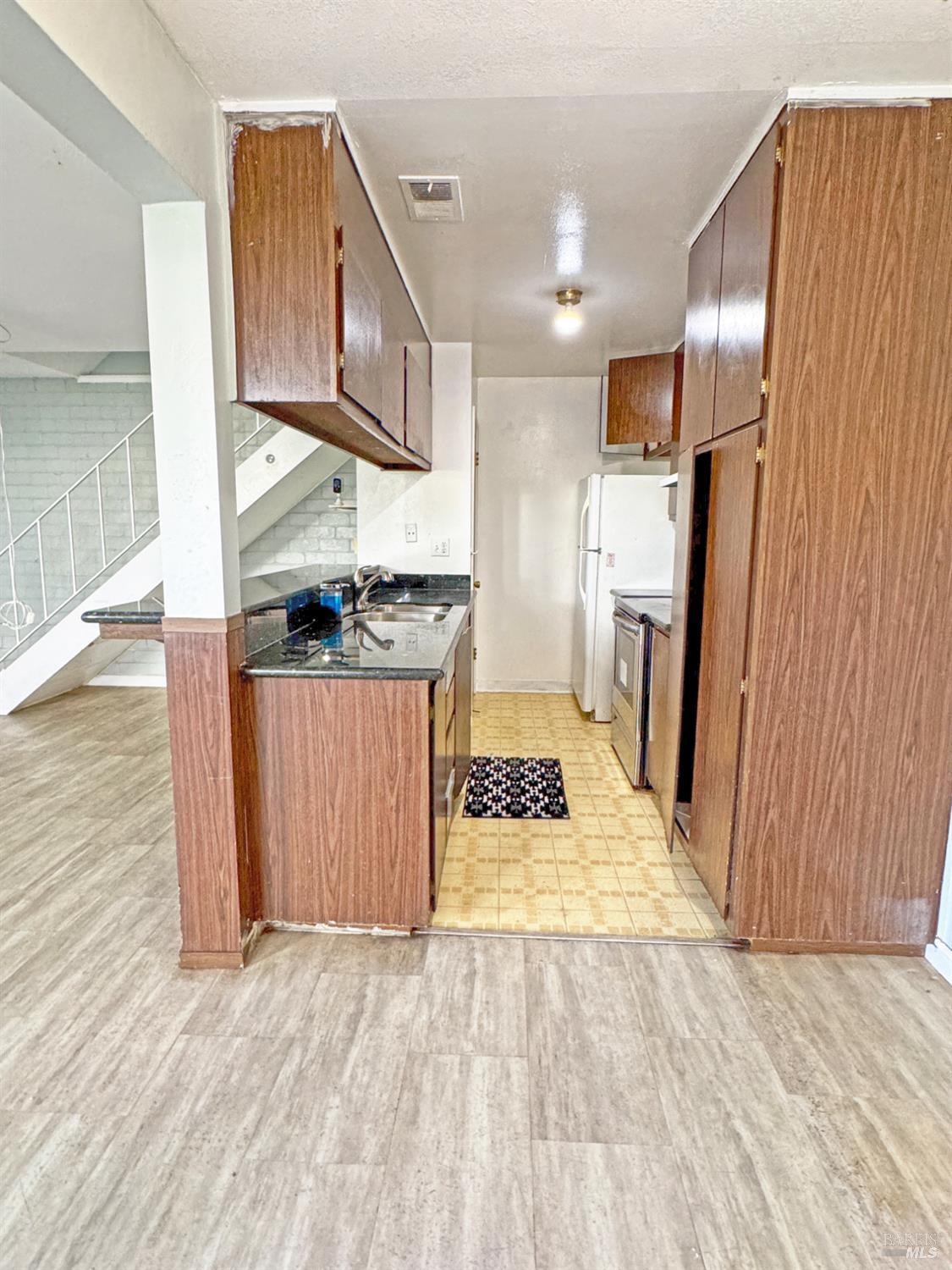 Detail Gallery Image 12 of 28 For 163 Bahia Cir, San Rafael,  CA 94901 - 2 Beds | 1 Baths