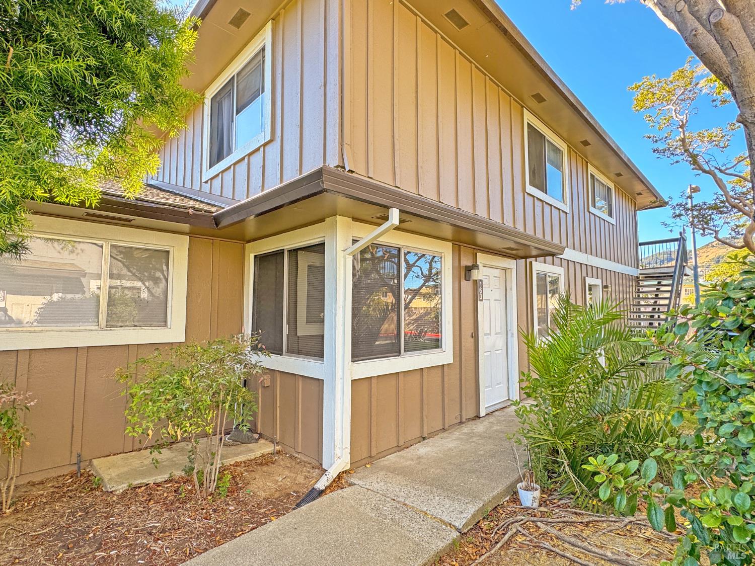 Detail Gallery Image 4 of 28 For 163 Bahia Cir, San Rafael,  CA 94901 - 2 Beds | 1 Baths