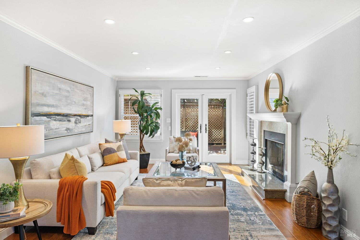 Detail Gallery Image 1 of 49 For 607 Centre Ct, Alameda,  CA 94502 - 2 Beds | 2/1 Baths