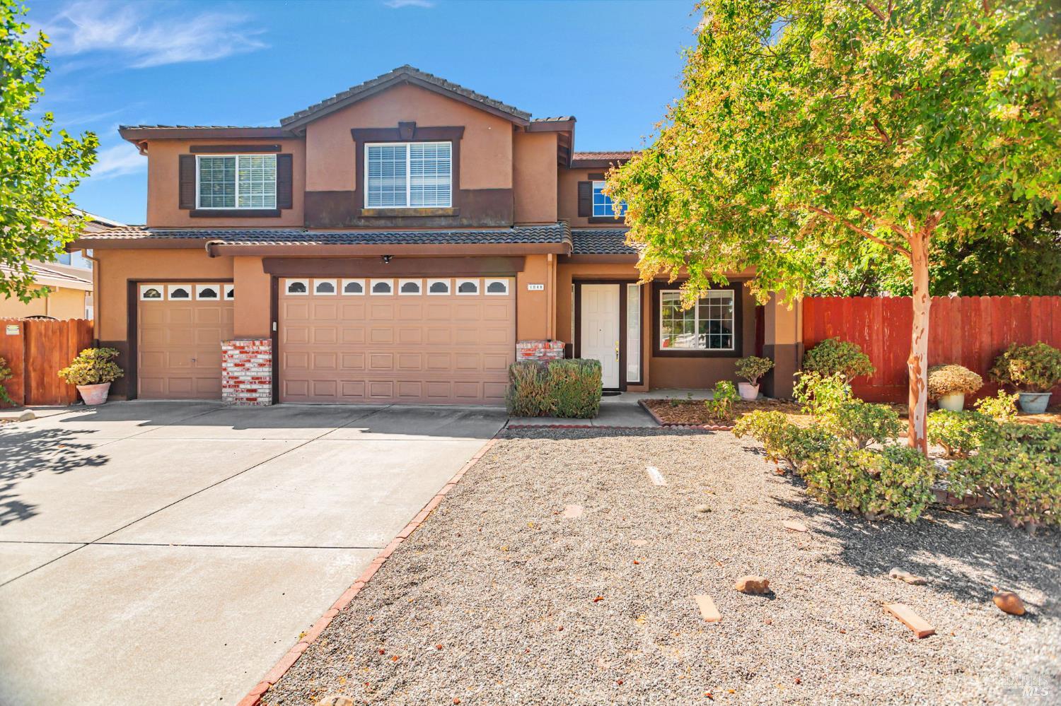 Detail Gallery Image 2 of 54 For 1048 Stillspring Dr, Vacaville,  CA 95687 - 5 Beds | 3 Baths