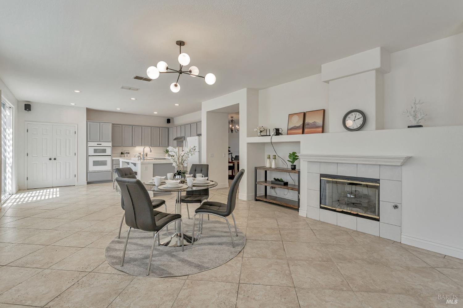 Detail Gallery Image 18 of 54 For 1048 Stillspring Dr, Vacaville,  CA 95687 - 5 Beds | 3 Baths