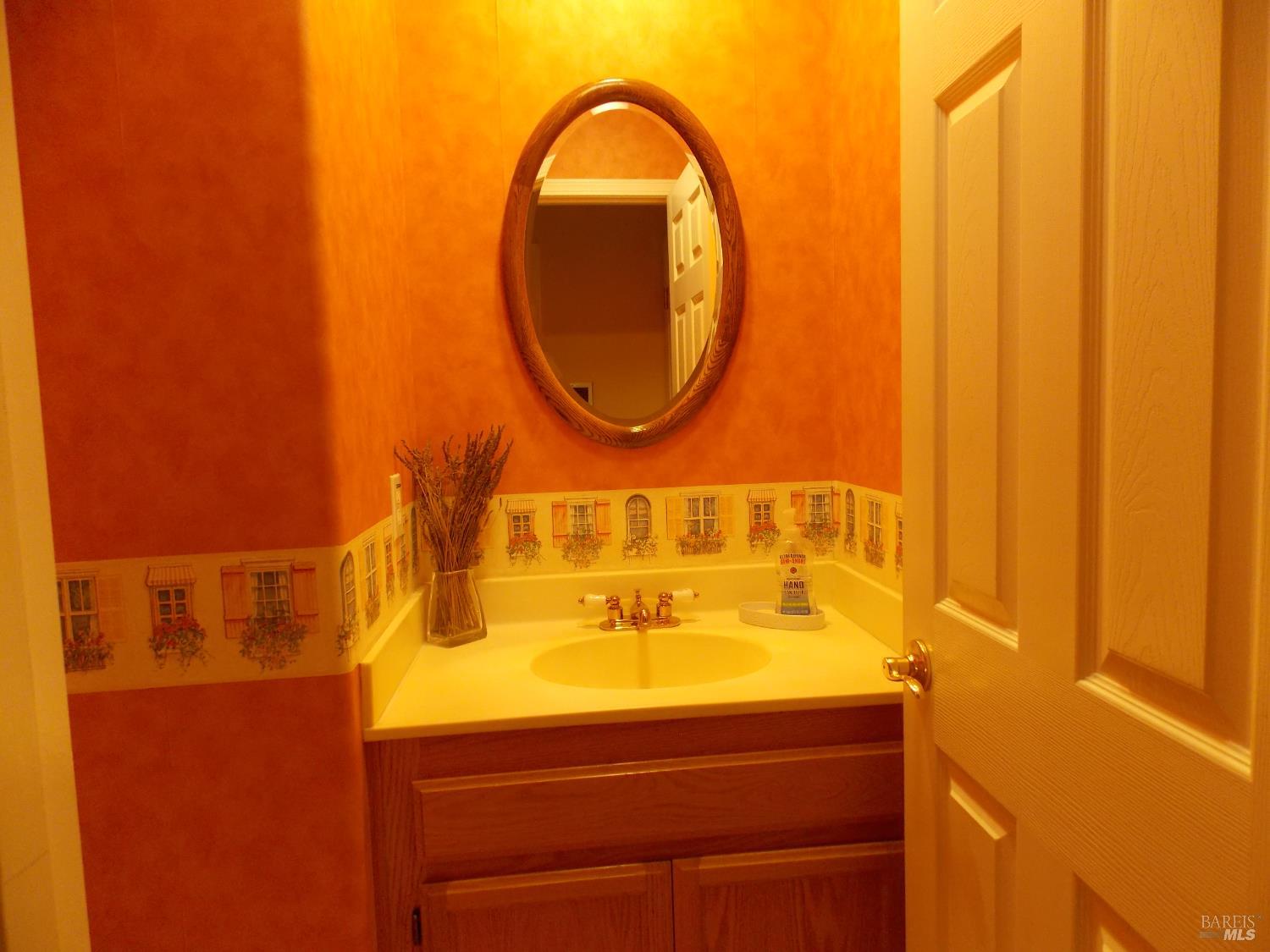 Detail Gallery Image 15 of 44 For 1349 Golf Course Dr, Windsor,  CA 95492 - 3 Beds | 2/1 Baths