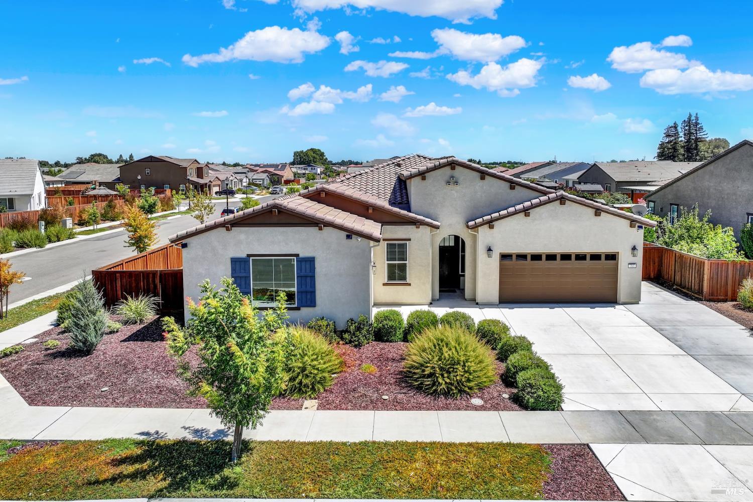 Detail Gallery Image 1 of 82 For 765 Fig Tree Ln, Dixon,  CA 95620 - 4 Beds | 3 Baths